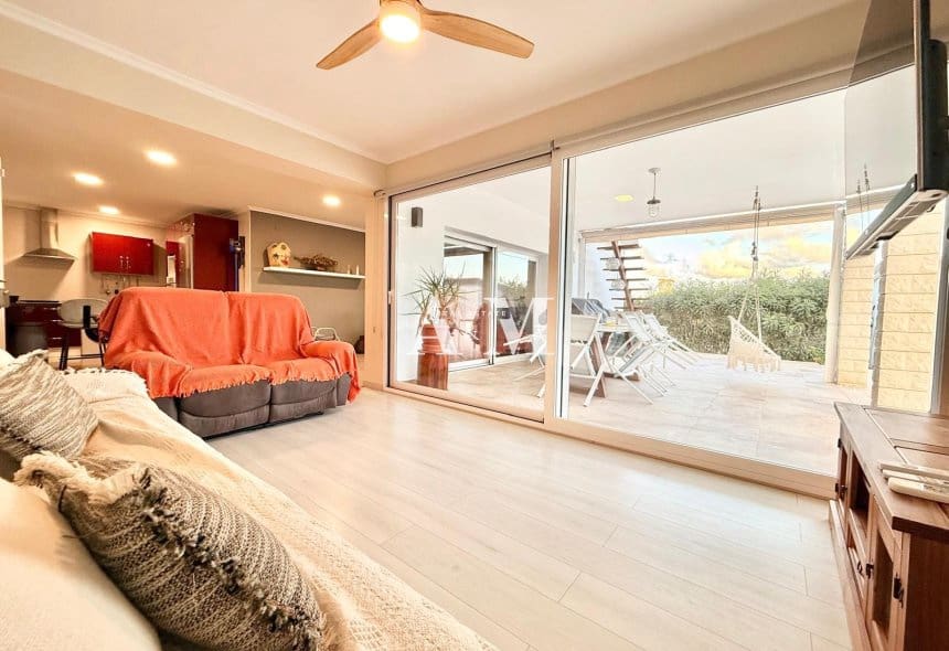 3 soveværelse Villa til leje i La Marina med swimmingpool garage - € 2.200 (Ref: 10183457)