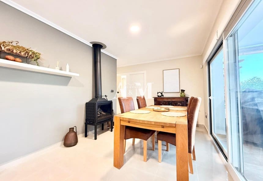 3 soveværelse Villa til leje i La Marina med swimmingpool garage - € 2.200 (Ref: 10183457)