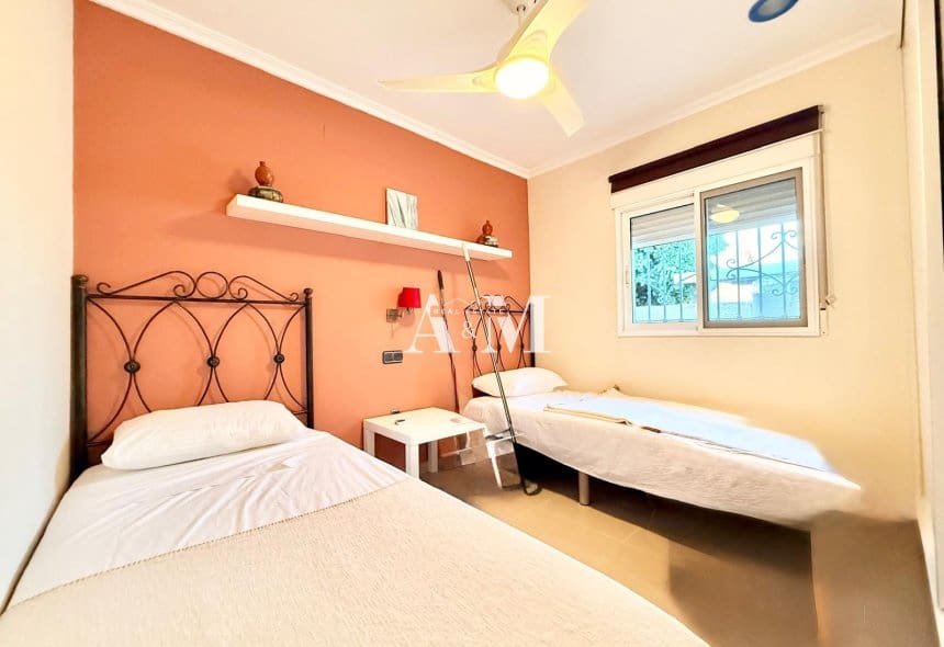 3 soveværelse Villa til leje i La Marina med swimmingpool garage - € 2.200 (Ref: 10183457)