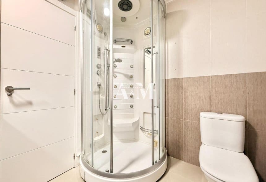 3 soveværelse Villa til leje i La Marina med swimmingpool garage - € 2.200 (Ref: 10183457)
