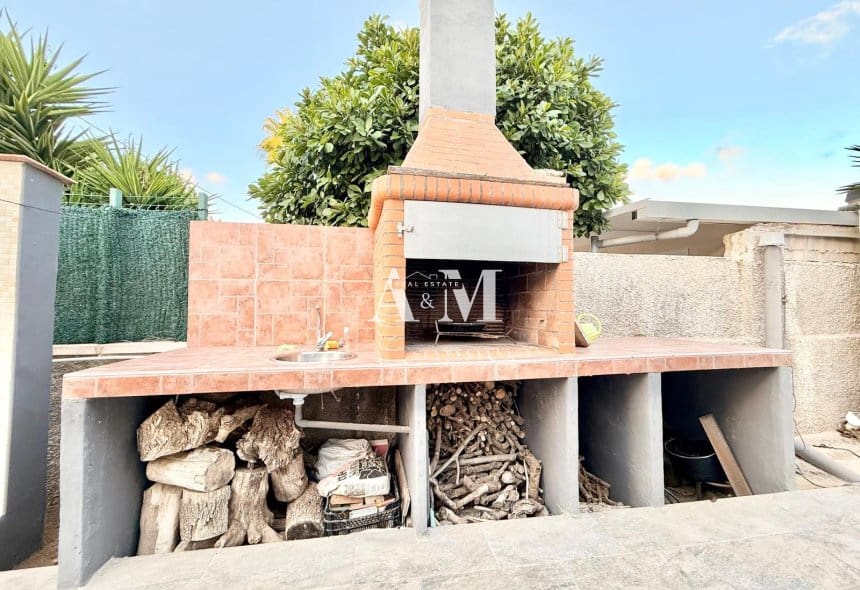 3 soveværelse Villa til leje i La Marina med swimmingpool garage - € 2.200 (Ref: 10183457)