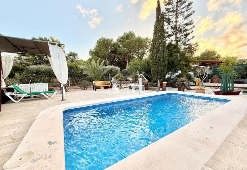 3 soveværelse Villa til leje i La Marina med swimmingpool garage - € 2.200 (Ref: 10183457)
