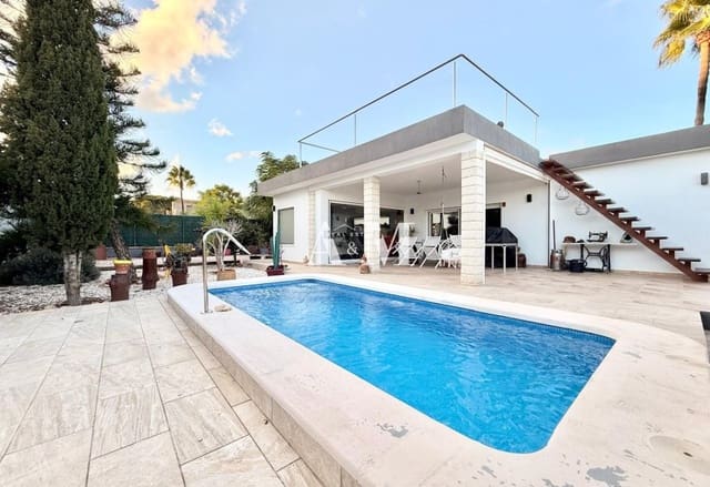 3 soveværelse Villa til leje i La Marina, Elche / Elx med swimmingpool garage - € 2.200 (Ref: 10183457)