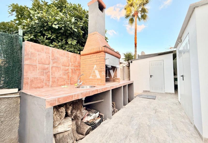 3 soveværelse Villa til leje i La Marina med swimmingpool garage - € 2.200 (Ref: 10183457)