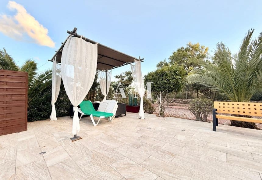 3 soveværelse Villa til leje i La Marina med swimmingpool garage - € 2.200 (Ref: 10183457)