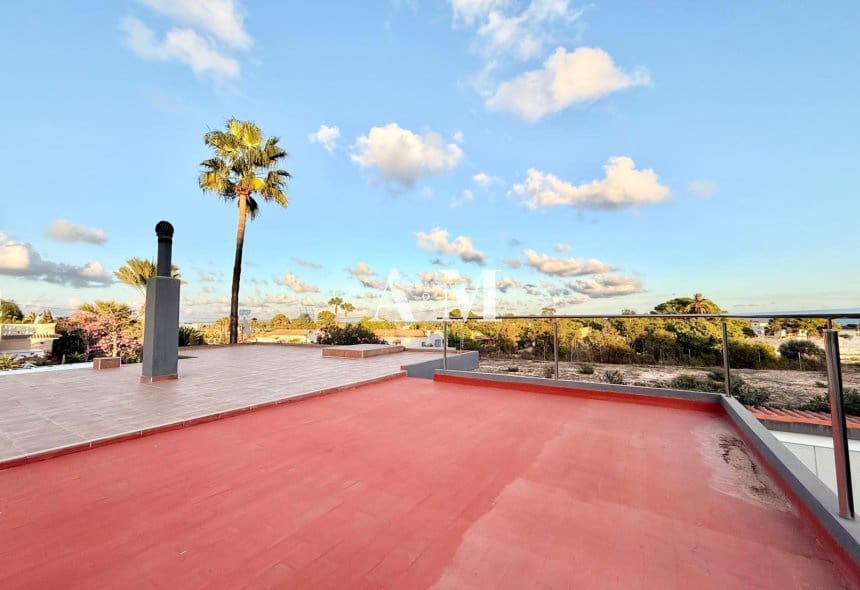 3 soveværelse Villa til leje i La Marina med swimmingpool garage - € 2.200 (Ref: 10183457)