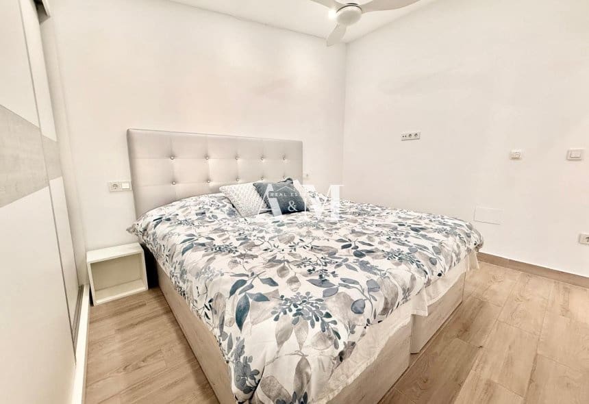 1 quarto Casa em Banda para arrendar em El Chaparral com piscina - 800 € (Ref: 10183458)