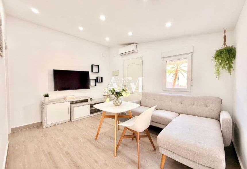 1 quarto Casa em Banda para arrendar em El Chaparral com piscina - 800 € (Ref: 10183458)