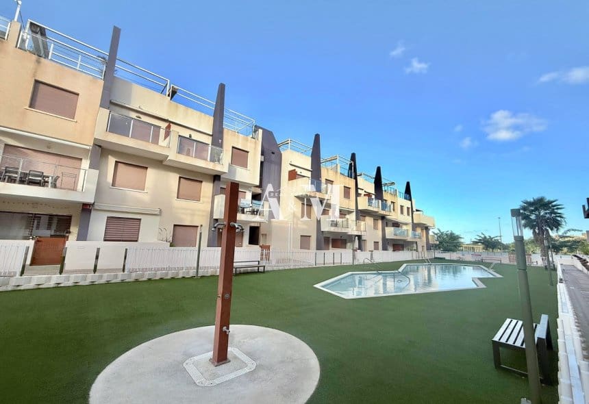 2 soverom Strandleiligheter til leie i Pilar de la Horadada med svømmebasseng - € 1 050 (Ref: 10183460)