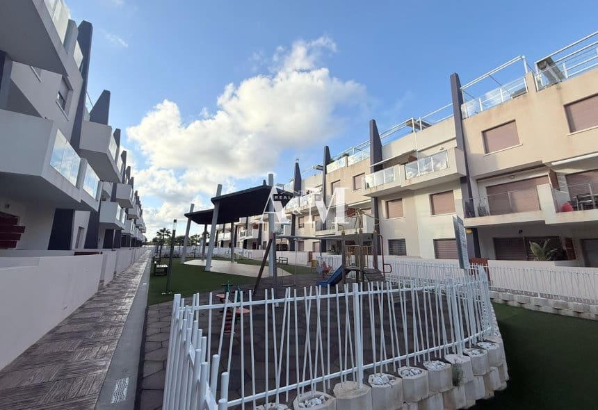 2 soverom Strandleiligheter til leie i Pilar de la Horadada med svømmebasseng - € 1 050 (Ref: 10183460)