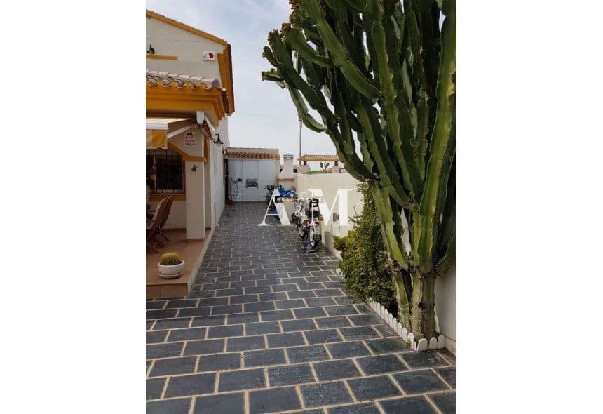 Villa/Maison de 3 chambres à louer à Pilar de la Horadada avec piscine garage - 1 300 € (Ref: 10183649)