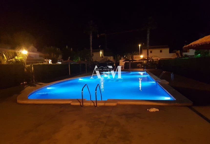 Villa/Maison de 3 chambres à louer à Pilar de la Horadada avec piscine garage - 1 300 € (Ref: 10183649)
