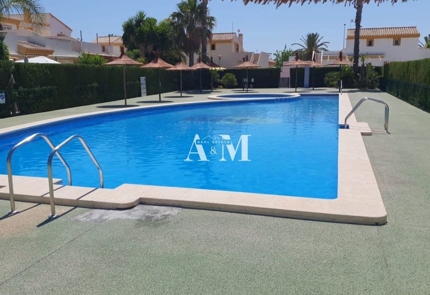 Villa/Maison de 3 chambres à louer à Pilar de la Horadada avec piscine garage - 1 300 € (Ref: 10183649)