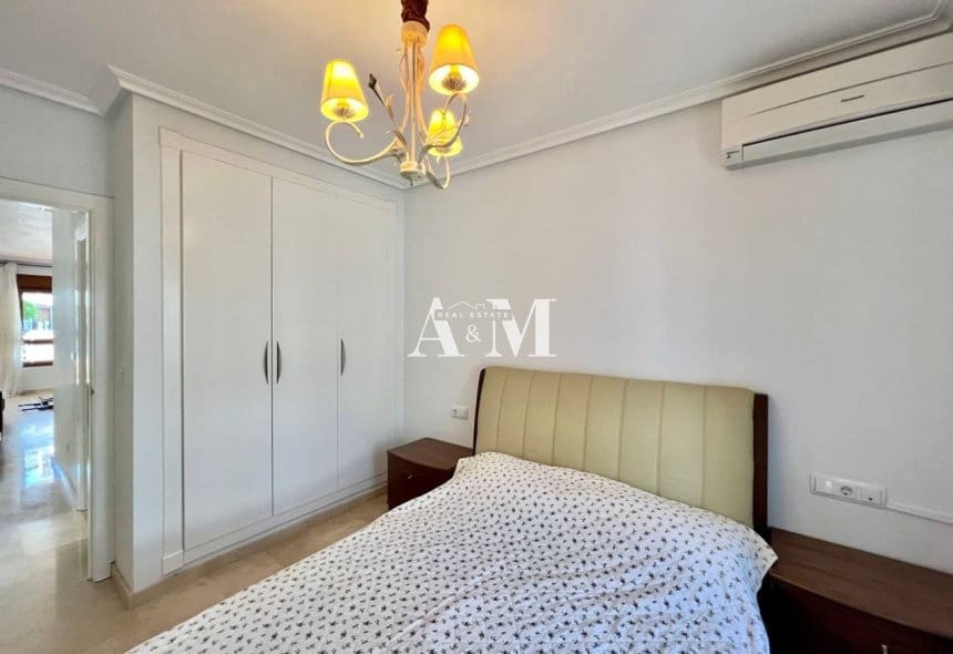 2 soveværelse Bungalow til leje i Villamartin med swimmingpool - € 900 (Ref: 10183853)