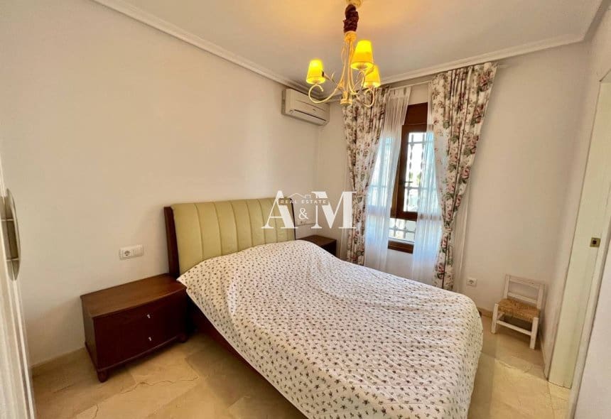 2 soveværelse Bungalow til leje i Villamartin med swimmingpool - € 900 (Ref: 10183853)