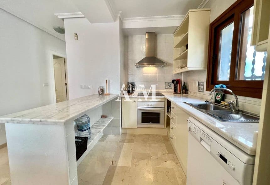 2 soveværelse Bungalow til leje i Villamartin med swimmingpool - € 900 (Ref: 10183853)