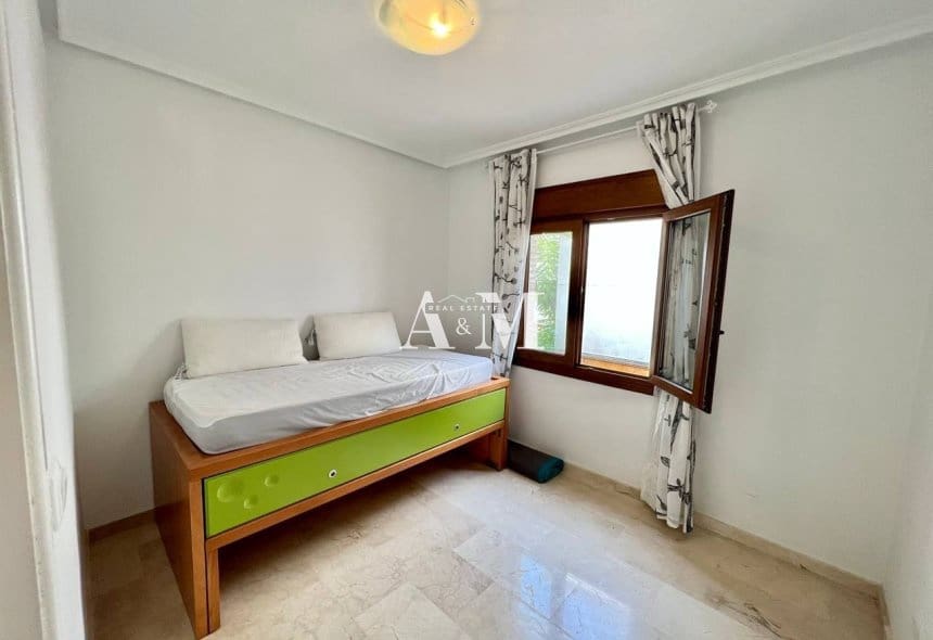 2 soveværelse Bungalow til leje i Villamartin med swimmingpool - € 900 (Ref: 10183853)