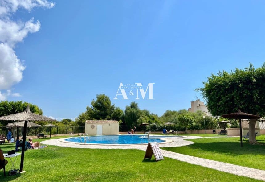 2 soveværelse Bungalow til leje i Villamartin med swimmingpool - € 900 (Ref: 10183853)