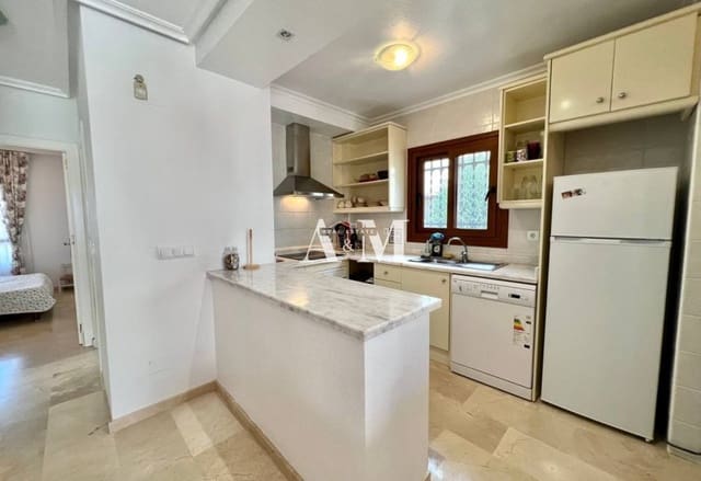 2 soveværelse Bungalow til leje i Villamartin, Orihuela med swimmingpool - € 900 (Ref: 10183853)