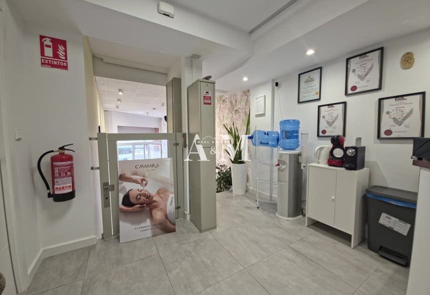 Comercial para arrendar em Torrevieja - 1 500 € (Ref: 10183854)