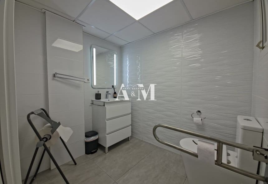 Comercial para arrendar em Torrevieja - 1 500 € (Ref: 10183854)