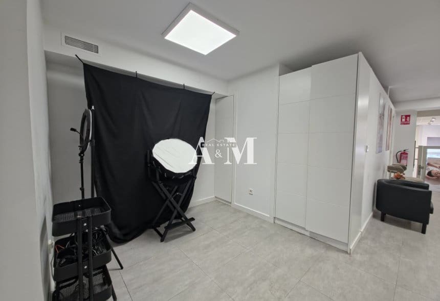 Comercial para arrendar em Torrevieja - 1 500 € (Ref: 10183854)