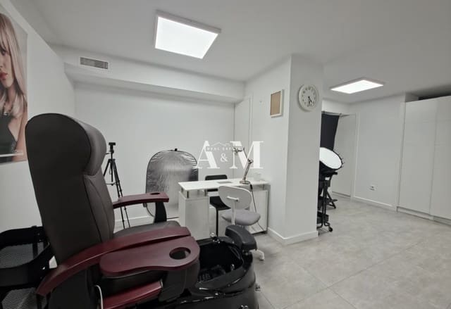 Comercial para arrendar em Centro - Muelle Pesquero, Torrevieja - 1 500 € (Ref: 10183854)
