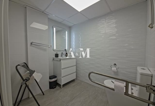 Comercial para arrendar em Centro - Muelle Pesquero, Torrevieja - 1 500 € (Ref: 10183854)