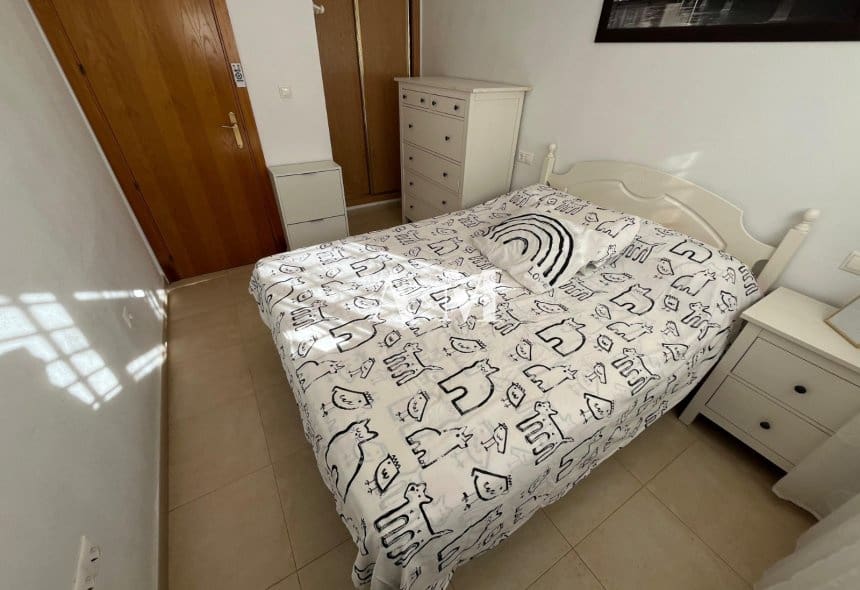 1 slaapkamer Appartement te huur in Punta Prima met zwembad - € 800 (Ref: 10185936)