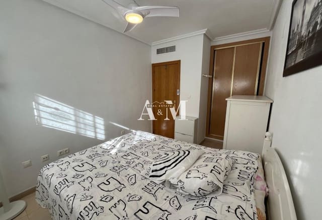 1 slaapkamer Appartement te huur in Punta Prima, Torrevieja met zwembad - € 800 (Ref: 10185936)
