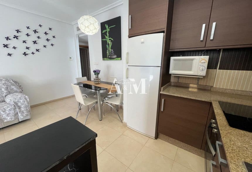 1 slaapkamer Appartement te huur in Punta Prima met zwembad - € 800 (Ref: 10185936)