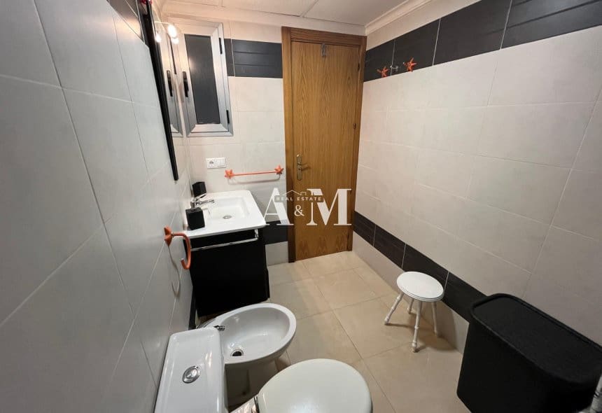 1 slaapkamer Appartement te huur in Punta Prima met zwembad - € 800 (Ref: 10185936)