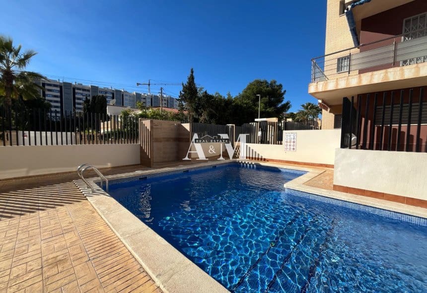 1 slaapkamer Appartement te huur in Punta Prima met zwembad - € 800 (Ref: 10185936)