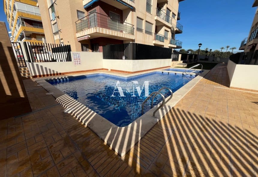 1 slaapkamer Appartement te huur in Punta Prima met zwembad - € 800 (Ref: 10185936)