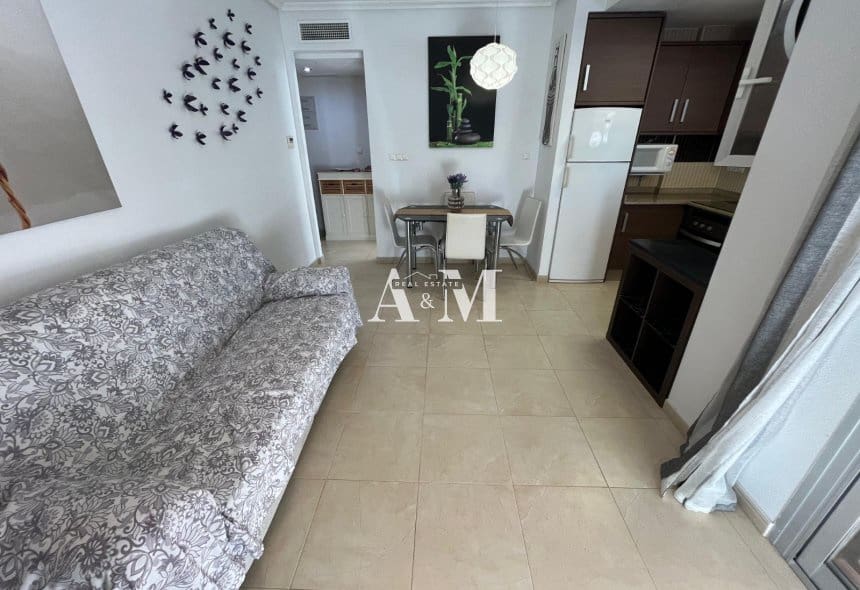 1 slaapkamer Appartement te huur in Punta Prima met zwembad - € 800 (Ref: 10185936)