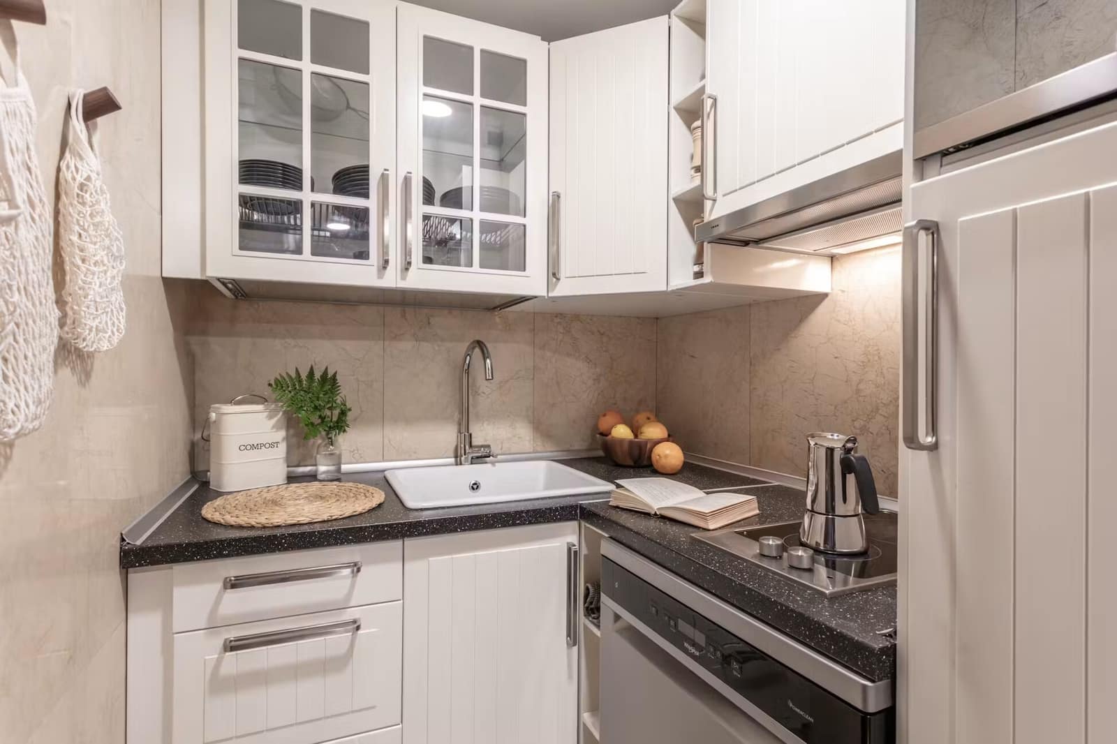 1 quarto Apartamento para arrendar em Madrid cidade - 1 000 € (Ref: 10029804)