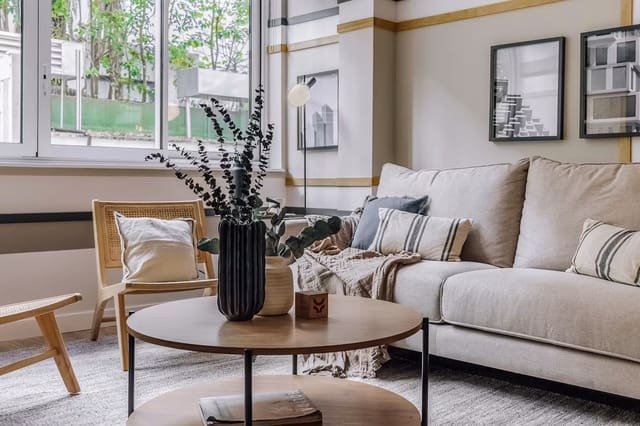 3 soverom Leilighet til leie i Madrid by - € 1 800 (Ref: 10029808)