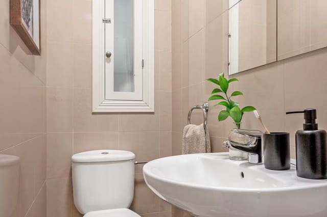 3 soverom Leilighet til leie i Madrid by - € 1 300 (Ref: 10029830)