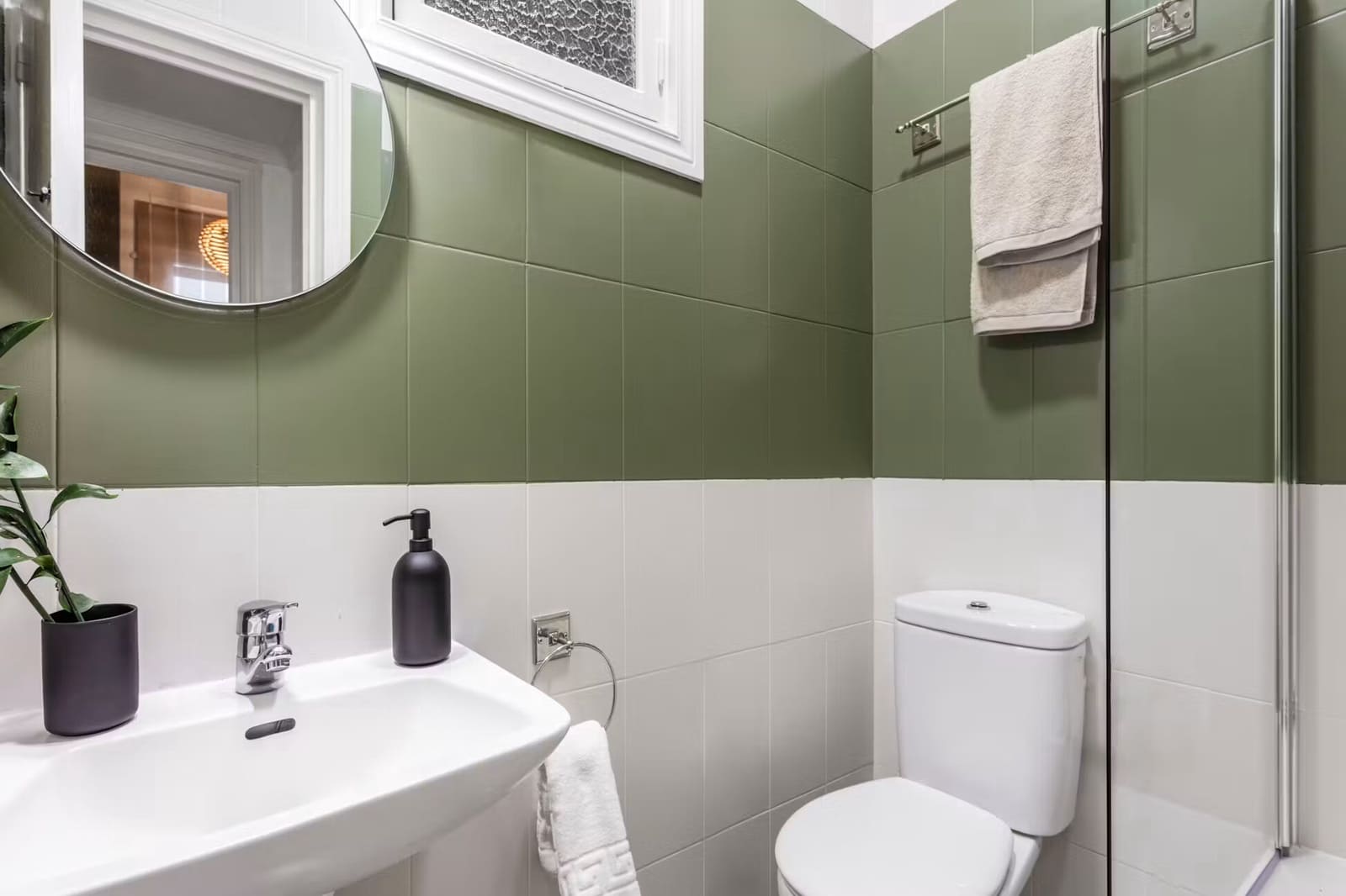 3 quarto Apartamento para arrendar em Madrid cidade - 1 200 € (Ref: 10029836)