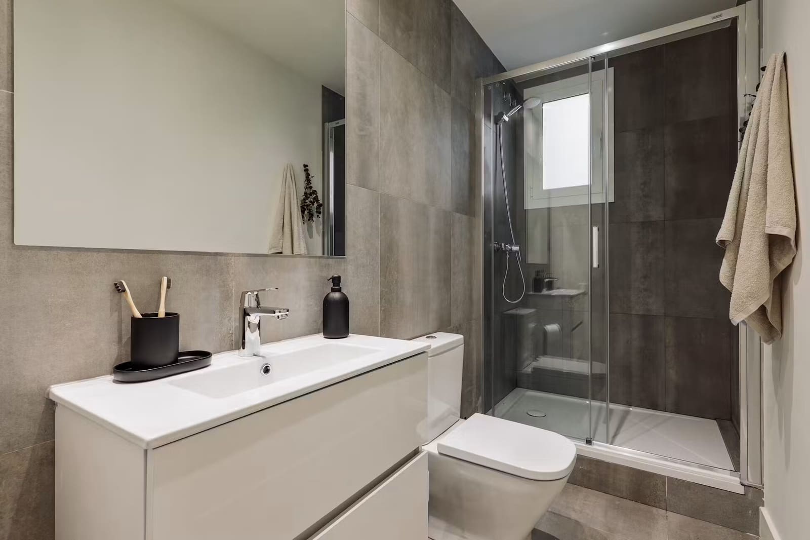2 quarto Apartamento para arrendar em Barcelona cidade - 1 100 € (Ref: 10029857)