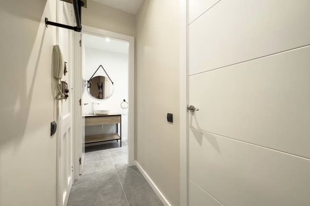 Piso de 2 habitaciones en Barcelona ciudad en alquiler - 900 € (Ref: 10029861)