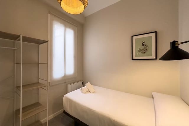 Piso de 2 habitaciones en Barcelona ciudad en alquiler - 900 € (Ref: 10029861)
