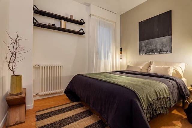 Piso de 3 habitaciones en Barcelona ciudad en alquiler - 1.200 € (Ref: 10029864)