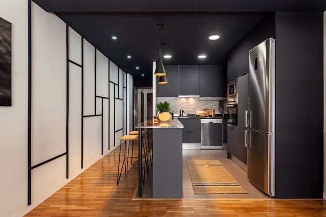 Piso de 3 habitaciones en Barcelona ciudad en alquiler - 1.200 € (Ref: 10029864)