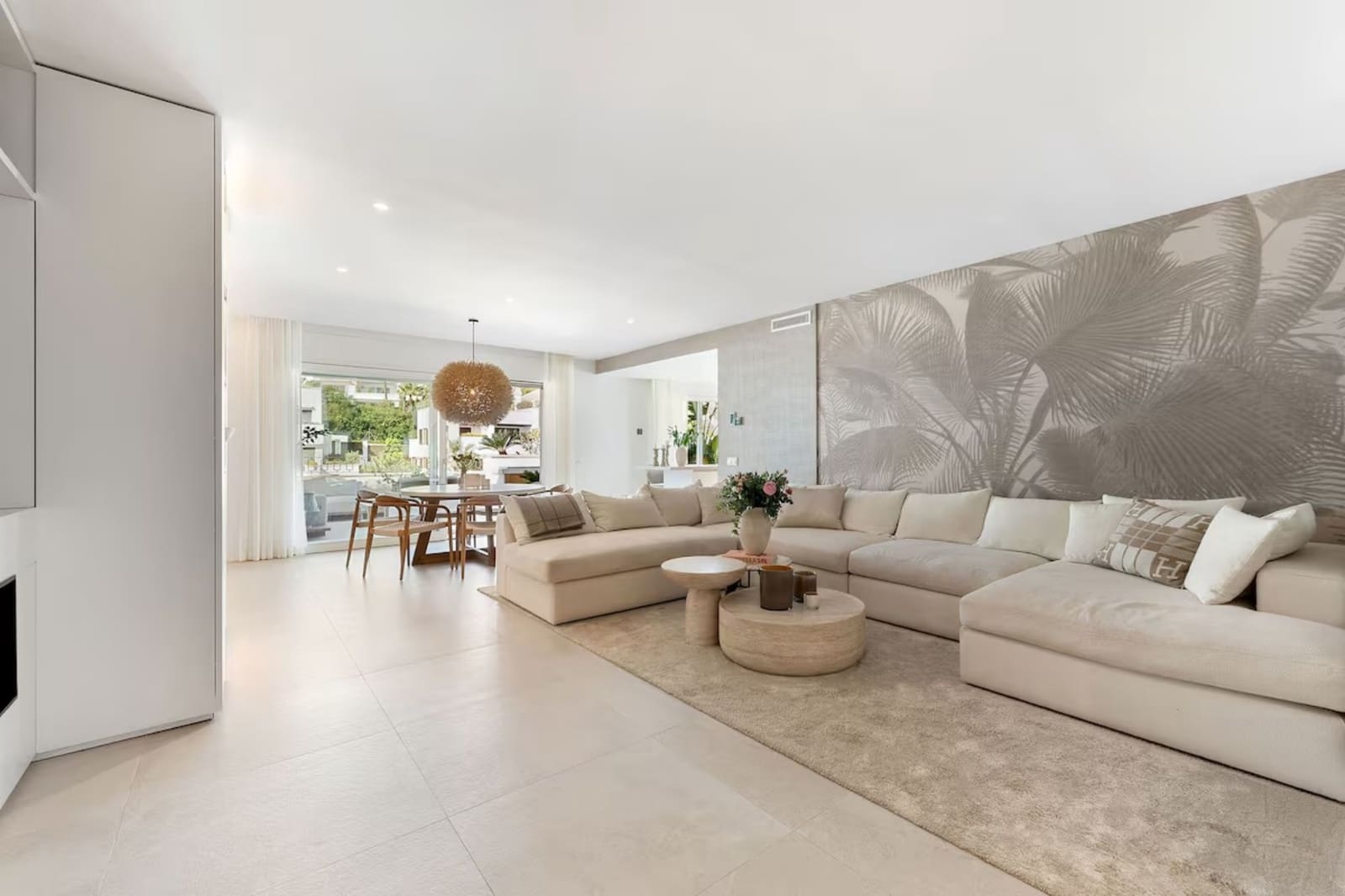3 bedroom Flat for rent in Marbella with pool - € 2,200 (Ref: 10033218)