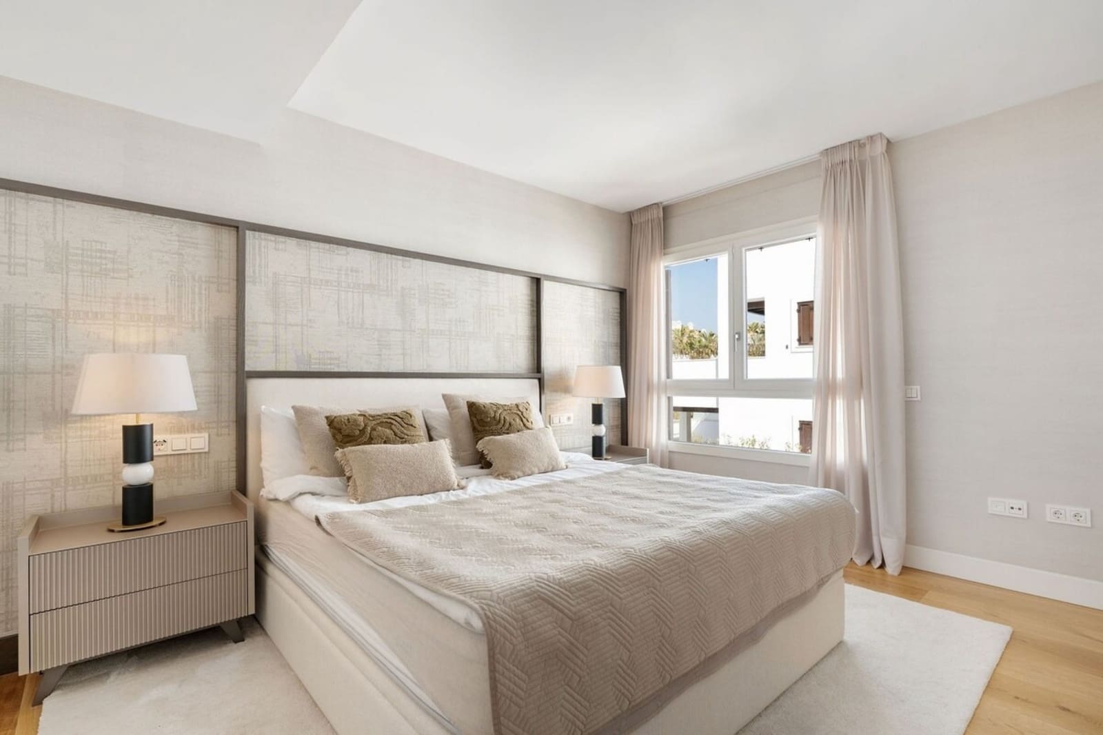 3 bedroom Flat for rent in Marbella with pool - € 2,200 (Ref: 10033218)