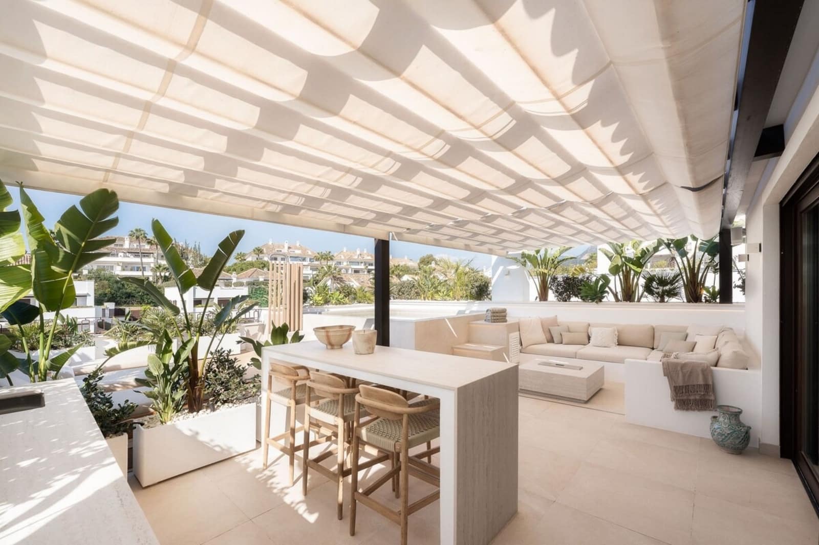 3 bedroom Flat for rent in Marbella with pool - € 2,200 (Ref: 10033218)