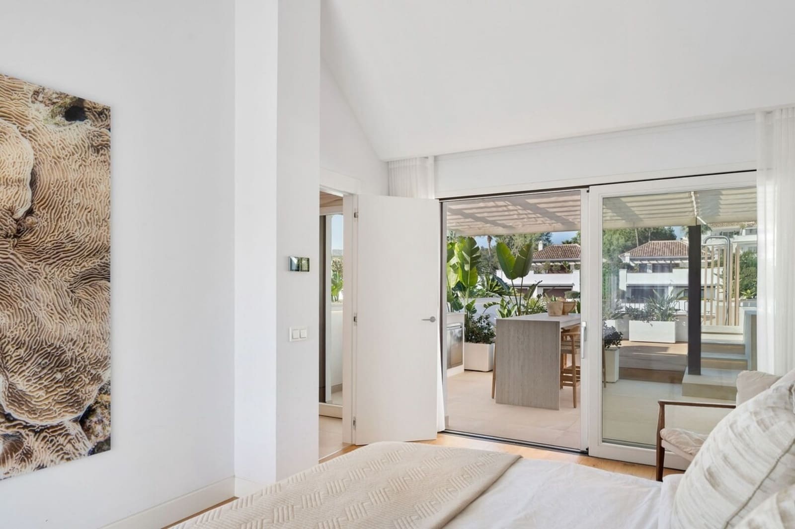 3 bedroom Flat for rent in Marbella with pool - € 2,200 (Ref: 10033218)