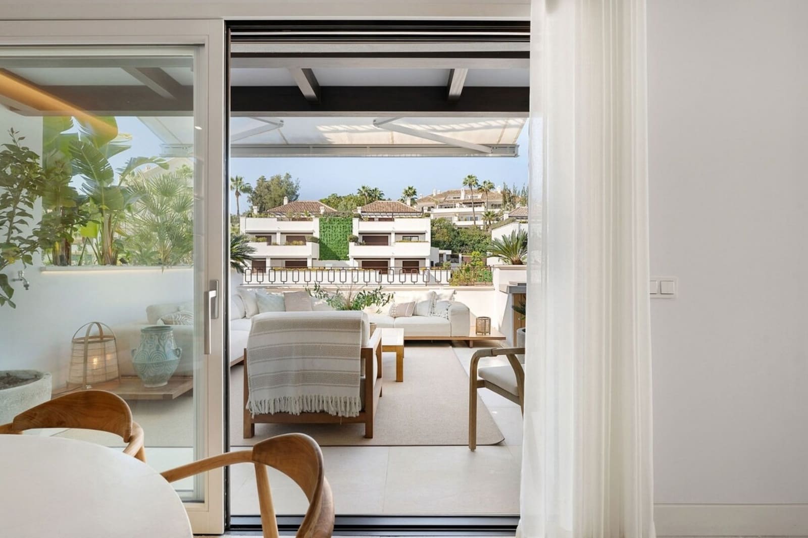 3 bedroom Flat for rent in Marbella with pool - € 2,200 (Ref: 10033218)