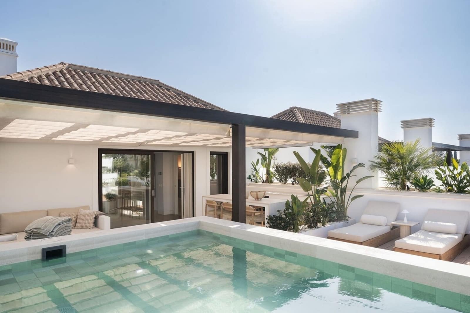 3 bedroom Flat for rent in Marbella with pool - € 2,200 (Ref: 10033218)